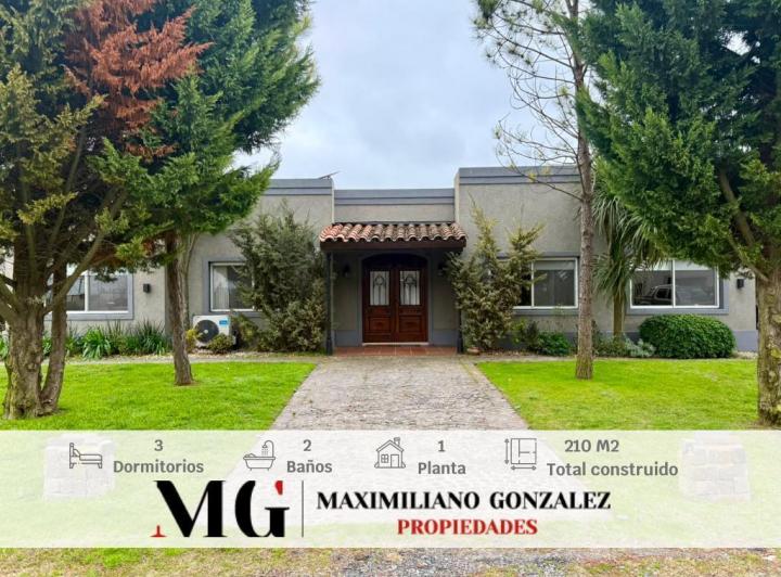 Casa · 180m² · 4 Ambientes · 4 Cocheras