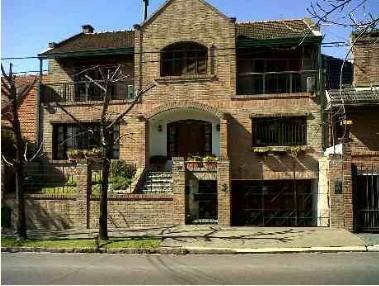 Casa · 240m² · 4 Ambientes · 3 Cocheras