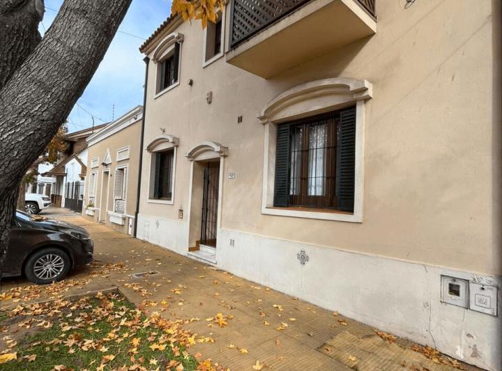 Casa · 200m² · 5 Ambientes