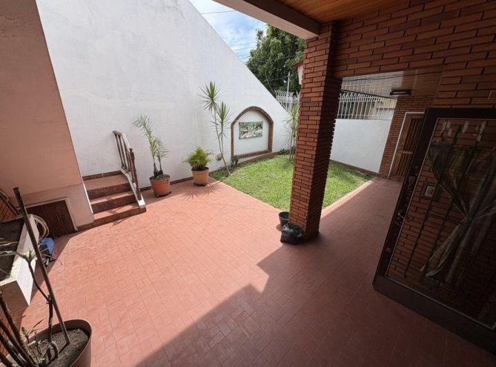 Casa · 1m² · 5 Ambientes · 1 Cochera