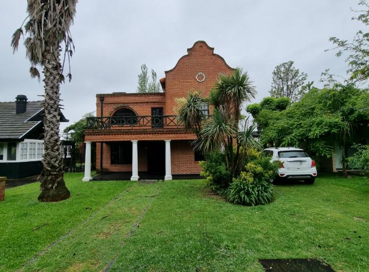 Casa · 252m² · 4 Ambientes · 3 Cocheras