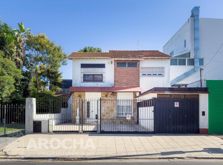Casa · 150m² · 4 Ambientes · 2 Cocheras