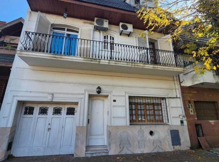 Casa · 211m² · 4 Ambientes · 1 Cochera