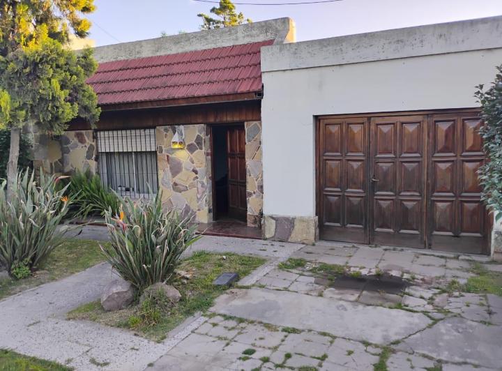 Casa · 165m² · 3 Ambientes · 1 Cochera