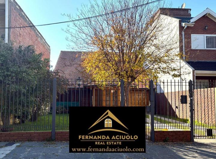 Casa · 300m² · 5 Ambientes · 2 Cocheras