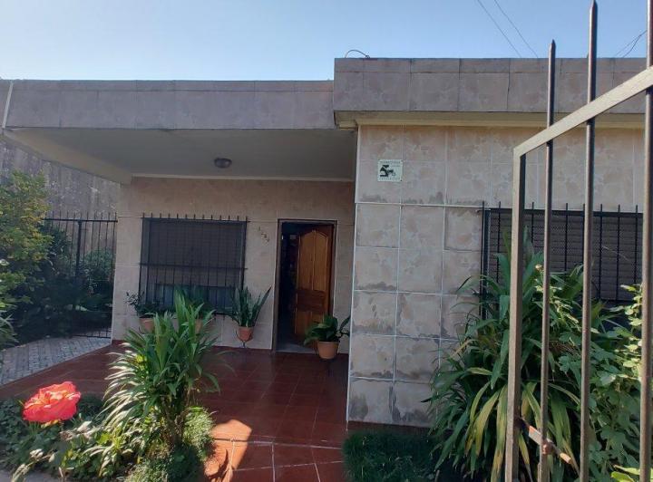 Casa · 110m² · 5 Ambientes · 1 Cochera