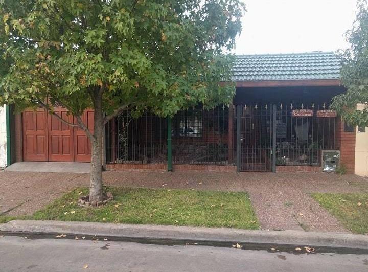 Casa · 150m² · 4 Ambientes · 3 Cocheras