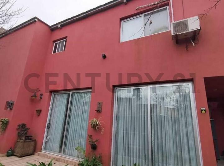 Casa · 110m² · 2 Ambientes · 2 Cocheras