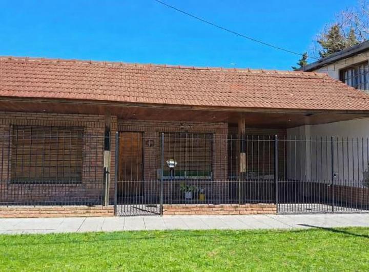 Casa · 140m² · 4 Ambientes · 1 Cochera