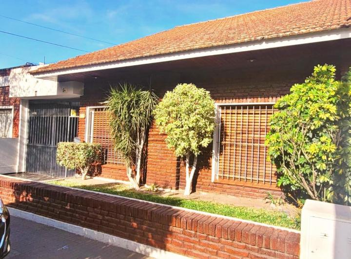 Casa · 200m² · 5 Ambientes · 2 Cocheras