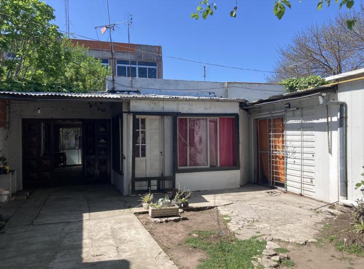 Casa · 93m² · 4 Ambientes · 2 Cocheras
