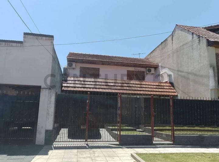 Casa · 145m² · 4 Ambientes · 2 Cocheras