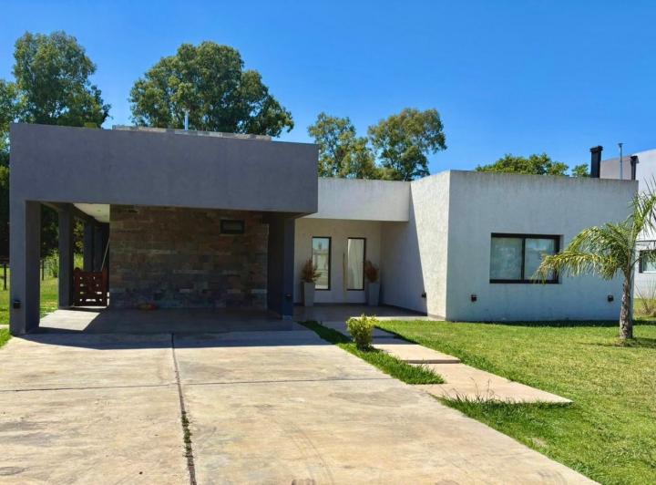 Casa · 200m² · 4 Ambientes · 2 Cocheras