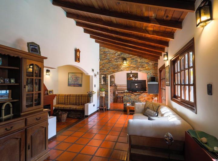 Casa · 302m² · 5 Ambientes · 3 Cocheras