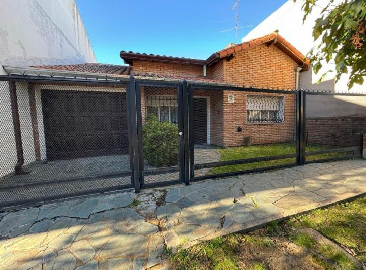 Casa · 188m² · 4 Ambientes · 2 Cocheras