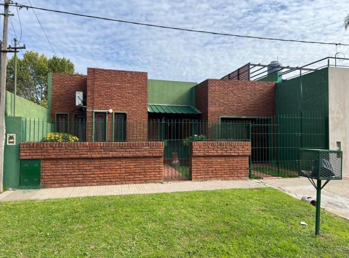 Casa · 100m² · 4 Ambientes · 1 Cochera