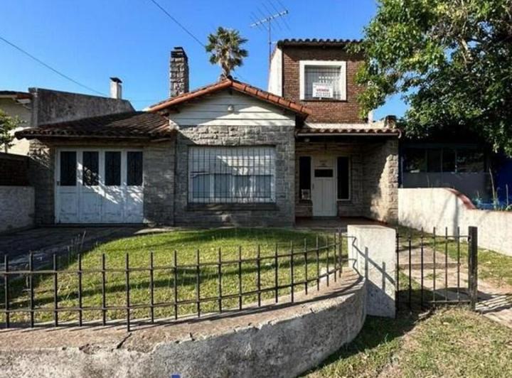 Casa · 150m² · 3 Ambientes · 2 Cocheras