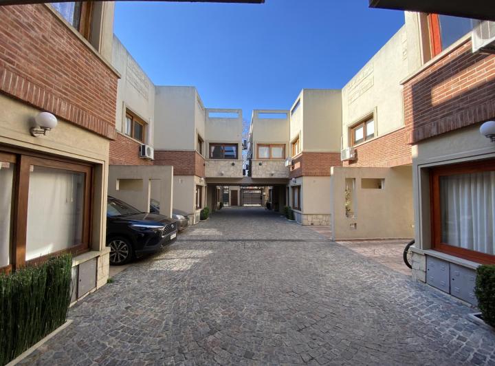 Casa · 82m² · 4 Ambientes · 1 Cochera
