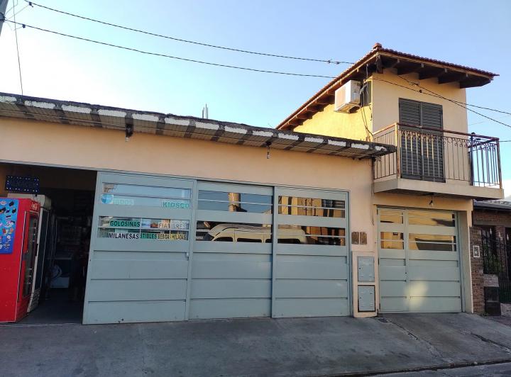 Casa · 180m² · 2 Dormitorios · 1 Cochera