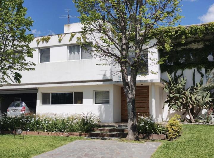 Casa · 260m² · 4 Ambientes