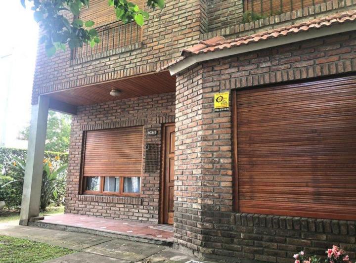 Casa · 1m² · 4 Ambientes · 1 Cochera