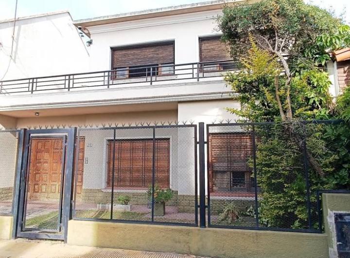 Casa · 200m² · 4 Ambientes · 1 Cochera