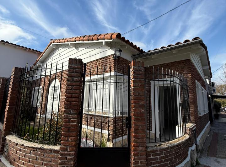 Casa · 130m² · 4 Ambientes · 1 Cochera