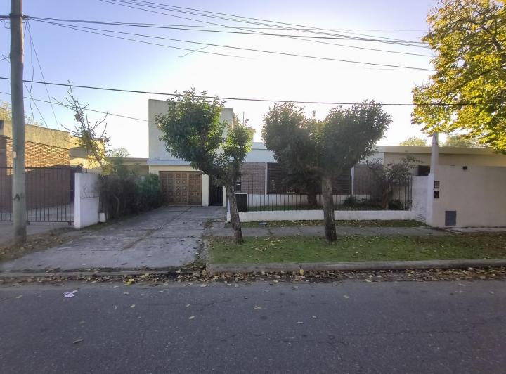 Casa · 80ha · 3 Dormitorios · 1 Cochera