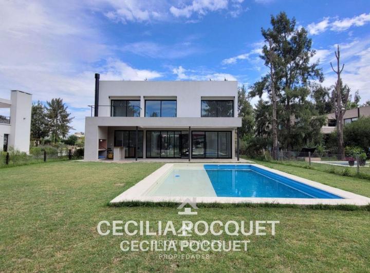 Casa · 267m² · 4 Ambientes · 2 Cocheras