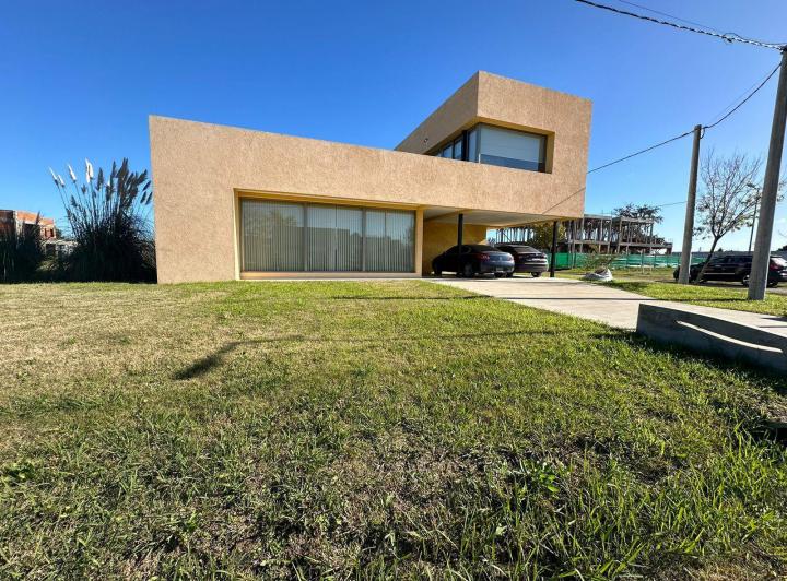 Casa · 200m² · 3 Ambientes