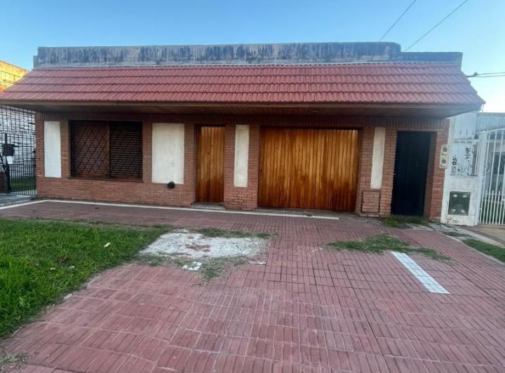 Casa · 180m² · 4 Ambientes · 1 Cochera