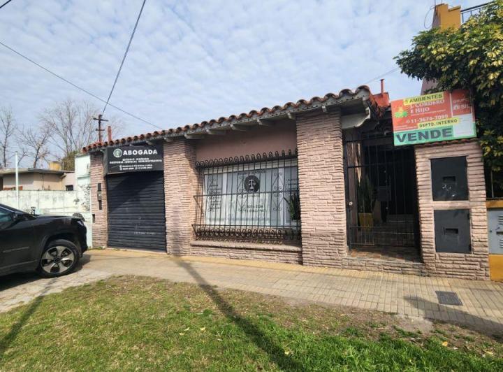 Casa · 170m² · 4 Ambientes · 1 Cochera