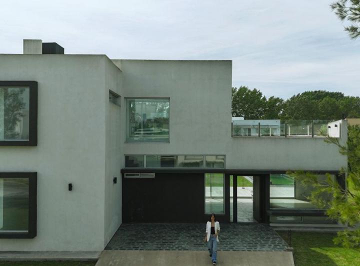 Casa · 244m² · 4 Ambientes · 2 Cocheras
