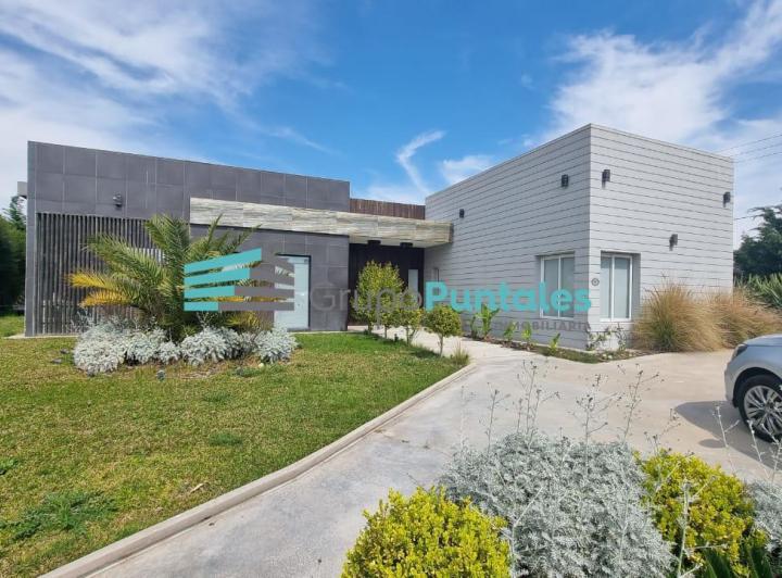 Casa · 198m² · 4 Ambientes · 2 Cocheras