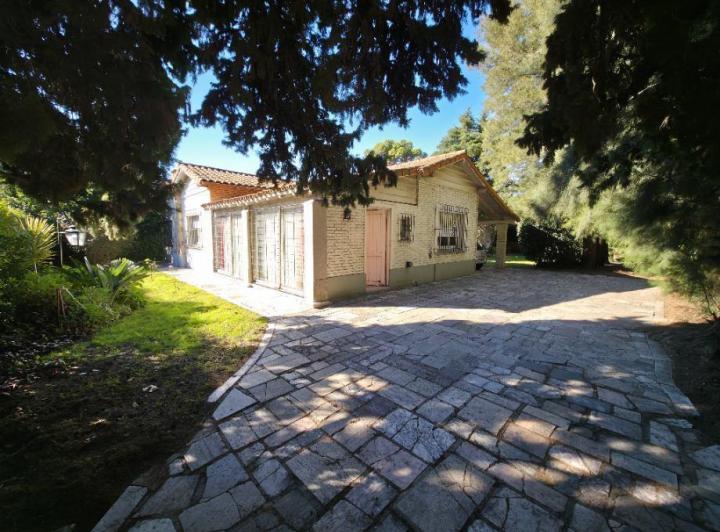 Casa · 150m² · 5 Ambientes · 6 Cocheras