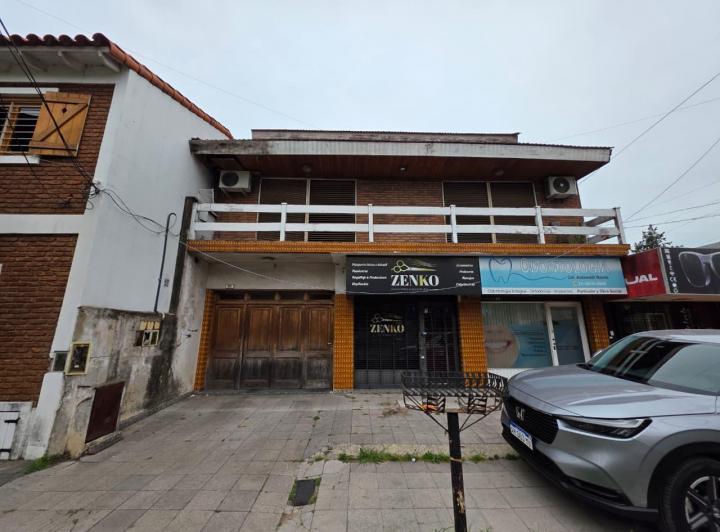 Casa · 266m² · 5 Ambientes · 2 Cocheras