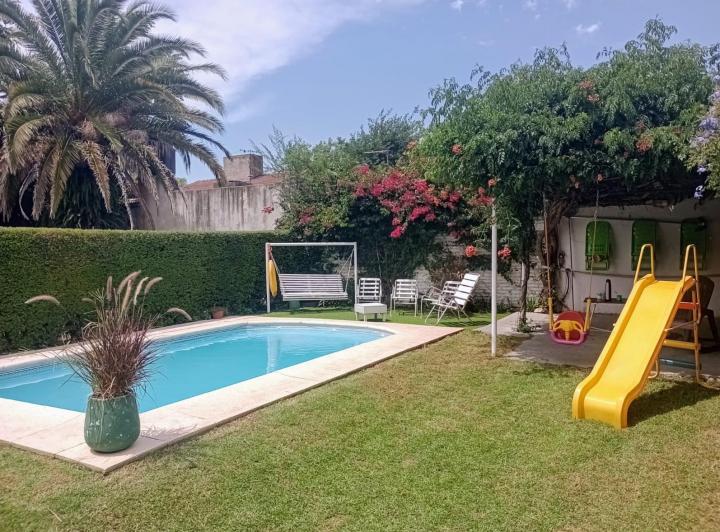 Casa · 115m² · 4 Ambientes · 2 Cocheras