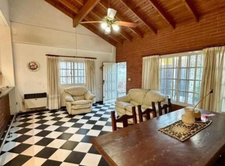 Casa · 220m² · 3 Ambientes