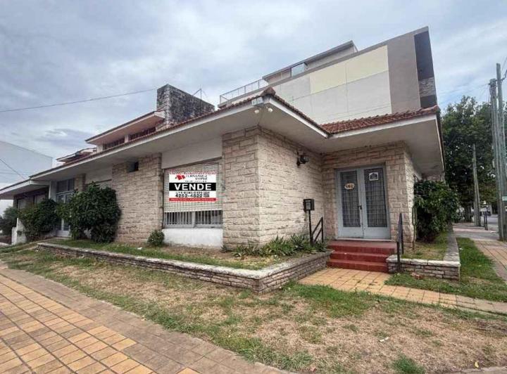 Casa · 122m² · 5 Ambientes · 1 Cochera