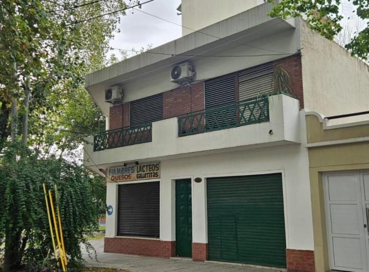 Casa · 180m² · 4 Ambientes · 1 Cochera