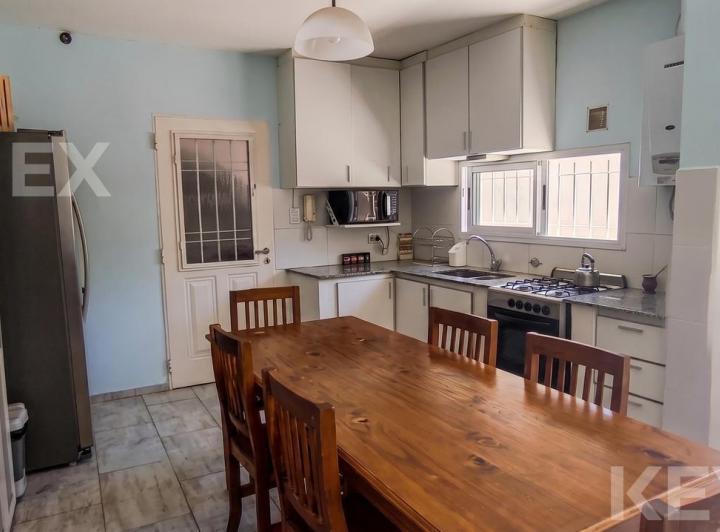 Casa · 130m² · 5 Ambientes · 1 Cochera