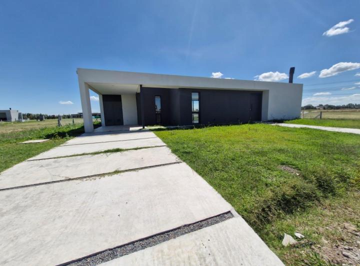 Casa · 180m² · 4 Ambientes · 2 Cocheras