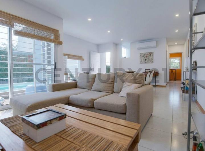 Casa · 110m² · 3 Ambientes · 2 Cocheras