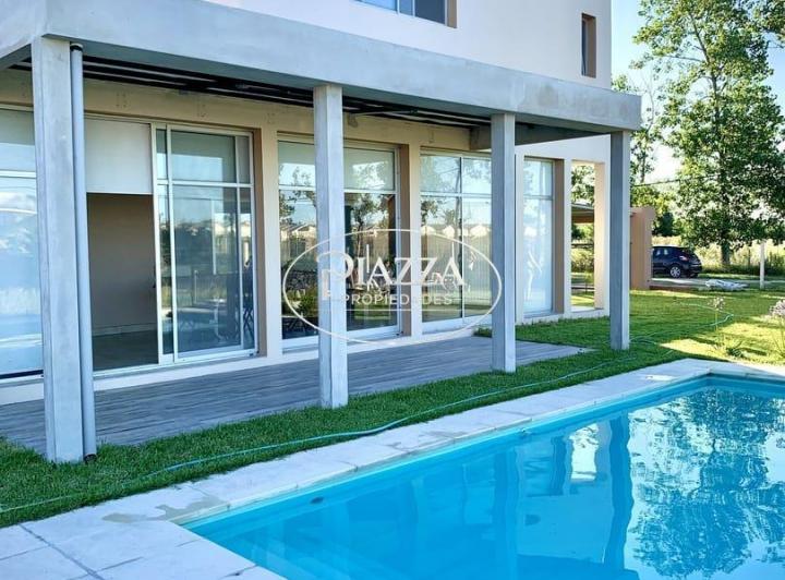 Casa · 120m² · 5 Ambientes · 1 Cochera