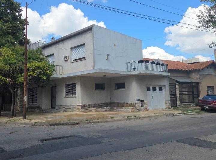 Casa · 139m² · 4 Ambientes · 1 Cochera