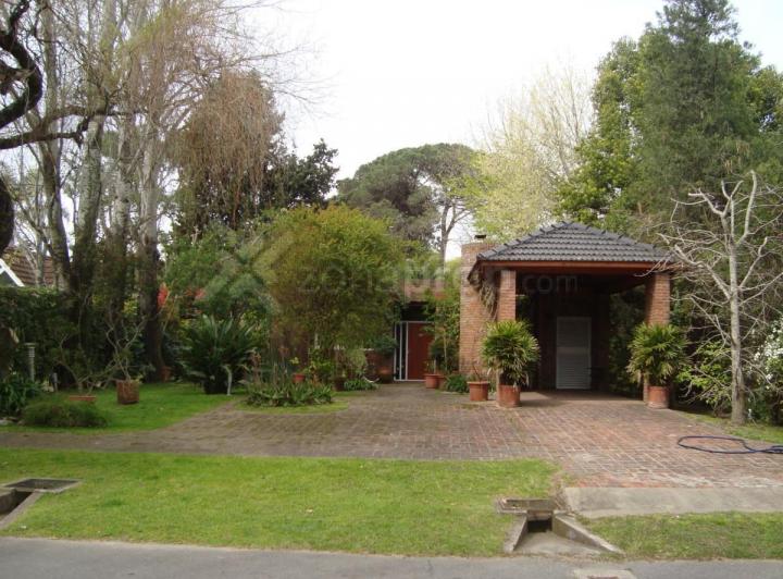 Casa · 130m² · 3 Ambientes · 1 Cochera