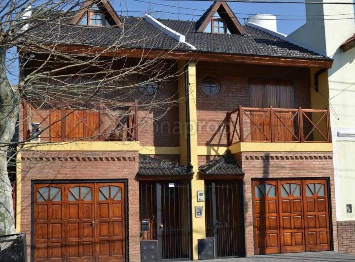 Casa · 104m² · 4 Ambientes · 1 Cochera
