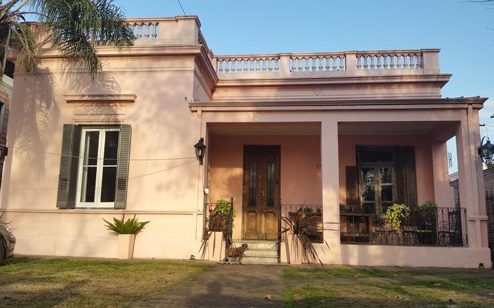 Casa · 240m² · 8 Ambientes · 4 Cocheras