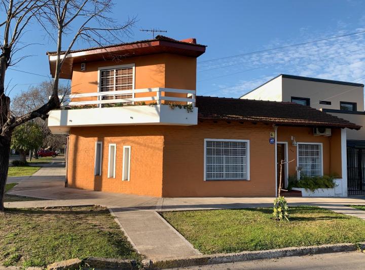 Casa · 120m² · 4 Ambientes · 1 Cochera