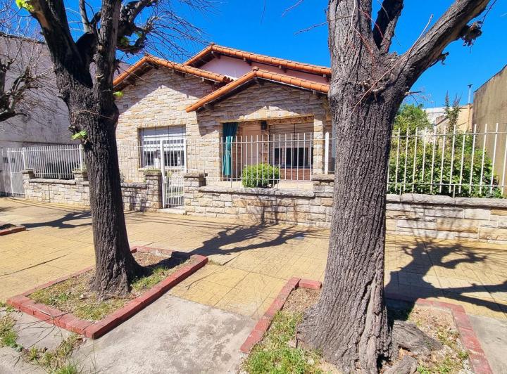 Casa · 175m² · 4 Ambientes · 5 Cocheras